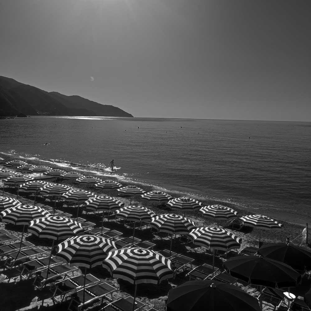 monterosso-italy-black-white A view of Monterroso Beach, Italy