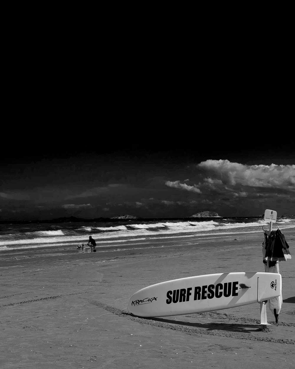 surf-rescue-queensland-emu-beach Surf rescue in Emu beach, Queensland, Australia